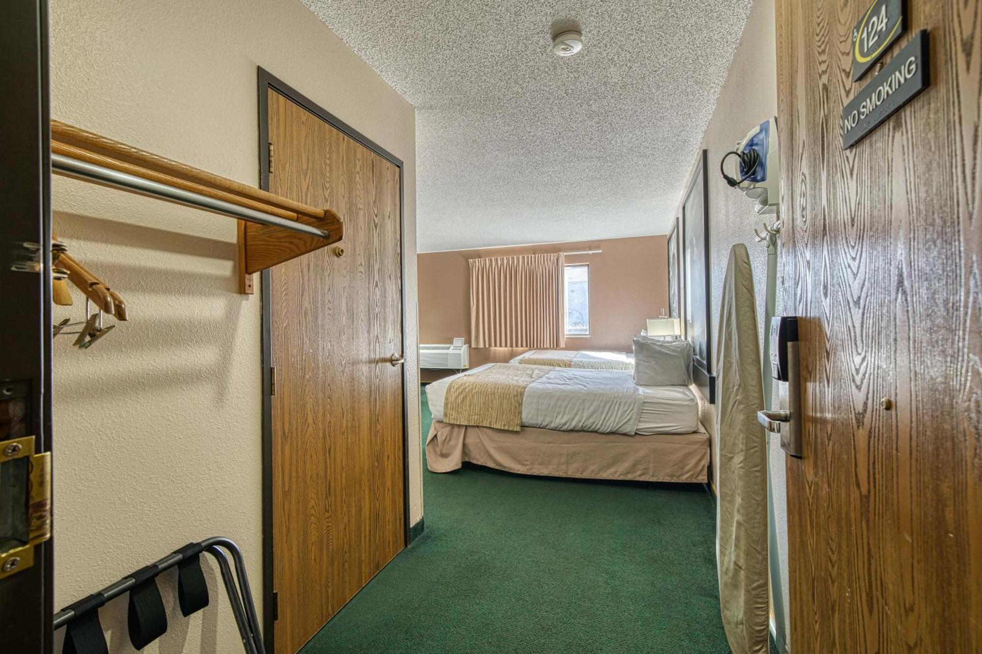 Super 8 By Wyndham Sturgis Hotell Eksteriør bilde